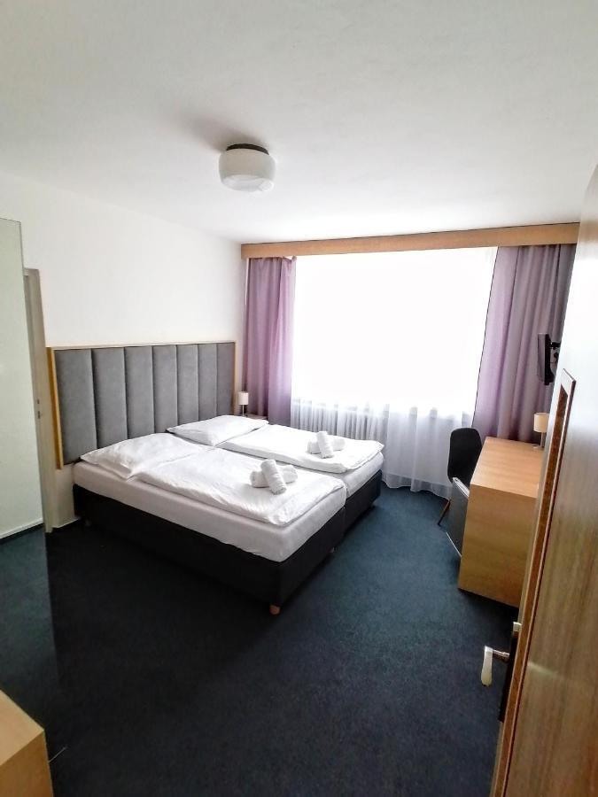 Horsky Hotel Jelenovska S Bazenem V Cene Valašské Klobouky Eksteriør bilde