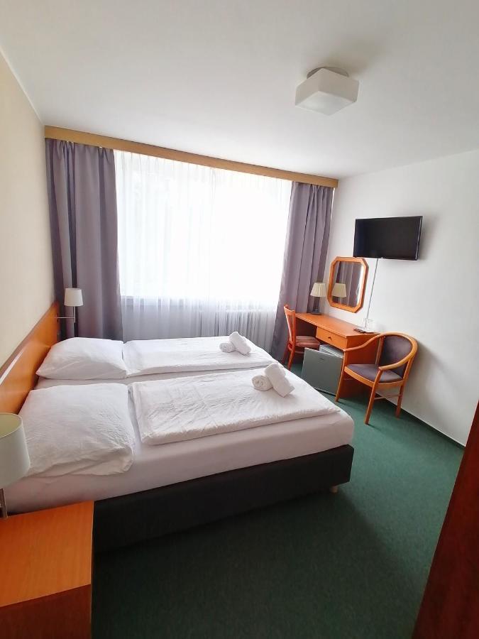 Horsky Hotel Jelenovska S Bazenem V Cene Valašské Klobouky Eksteriør bilde