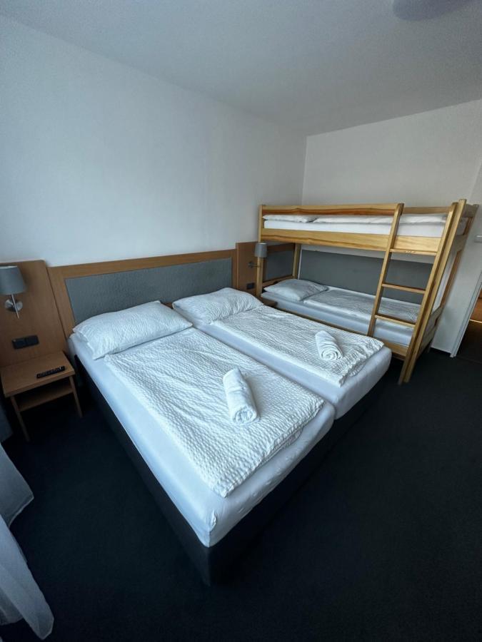 Horsky Hotel Jelenovska S Bazenem V Cene Valašské Klobouky Eksteriør bilde
