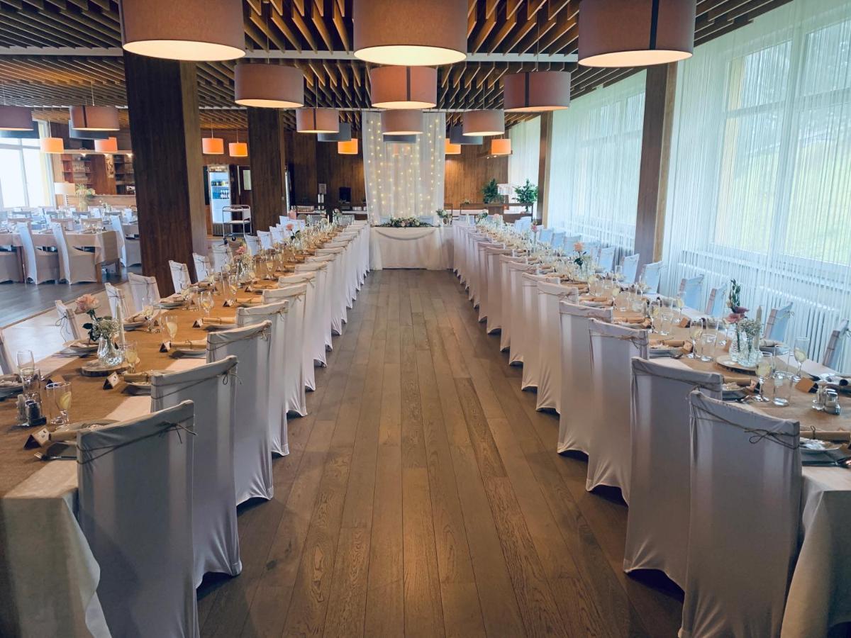 Horsky Hotel Jelenovska S Bazenem V Cene Valašské Klobouky Eksteriør bilde