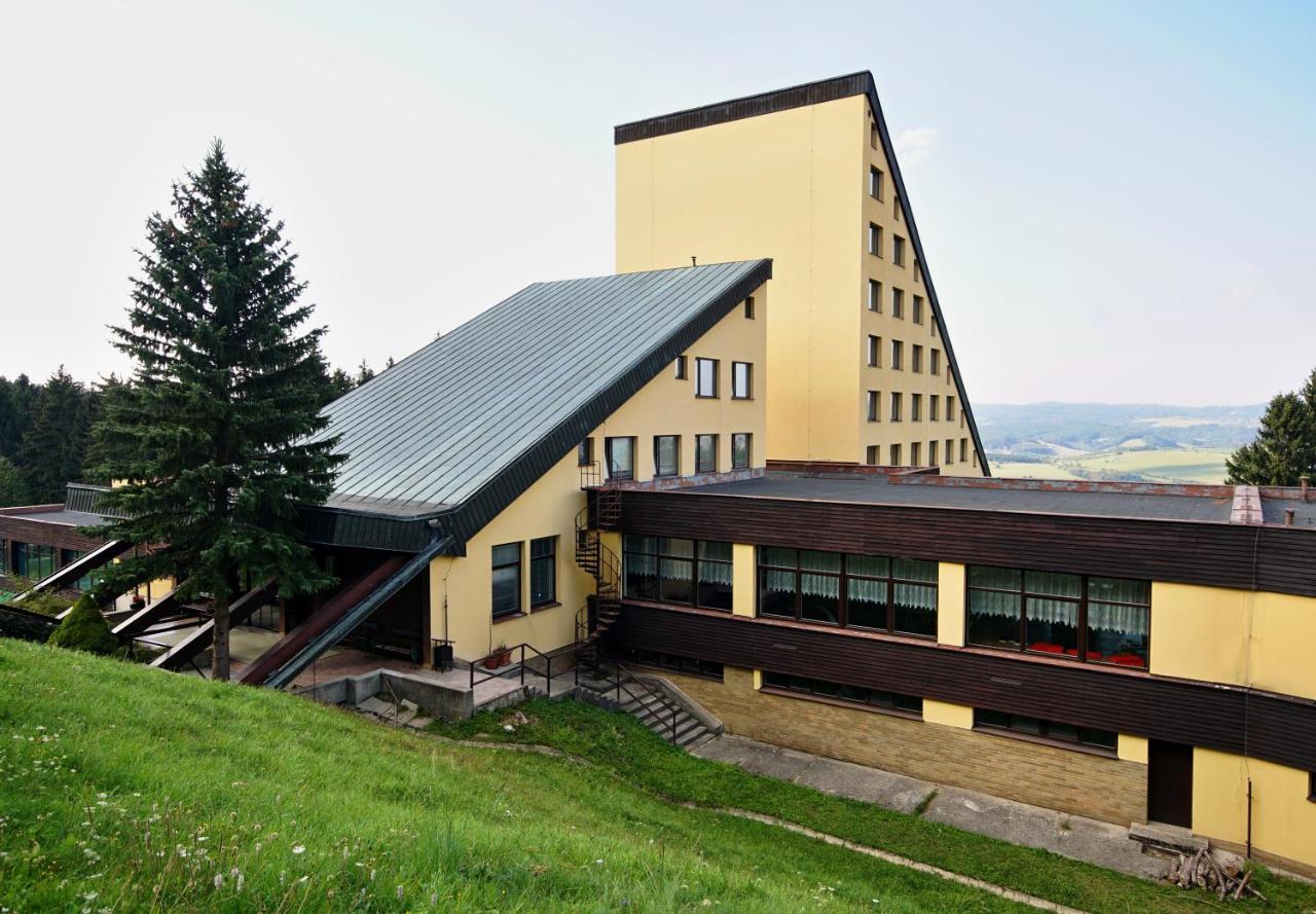Horsky Hotel Jelenovska S Bazenem V Cene Valašské Klobouky Eksteriør bilde